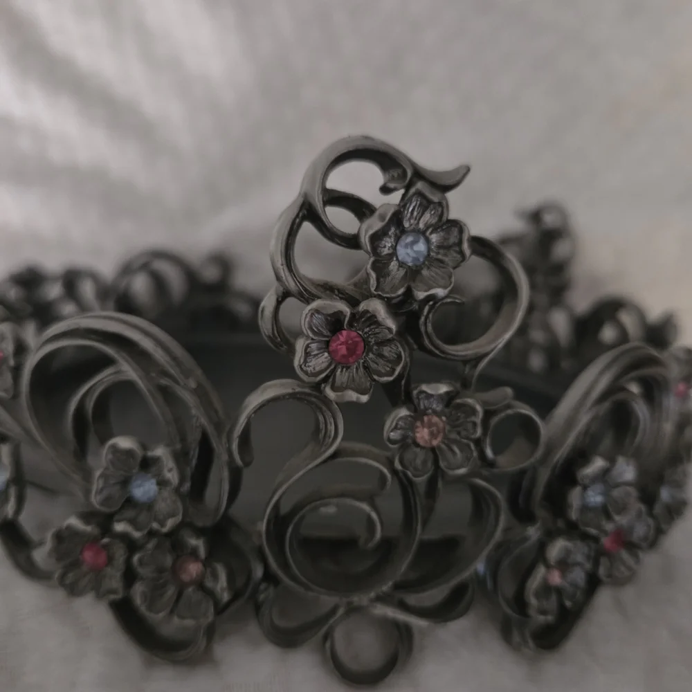 PartyLite Pewter Floral Candle Ring Holder with Pink and Blue Rhinestones - Picture 2 of 10